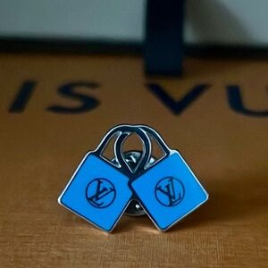 LOUIS VUITTON Pin